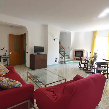 Dalla Torre Al Mare Intera Casa Su Tre Livelli *