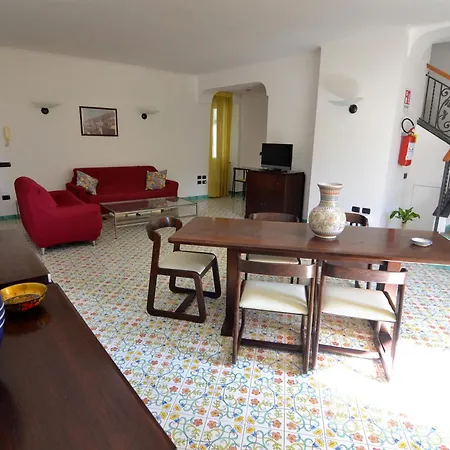 Dalla Torre Al Mare Intera Casa Su Tre Livelli